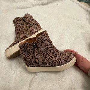 wedgie high top shoes